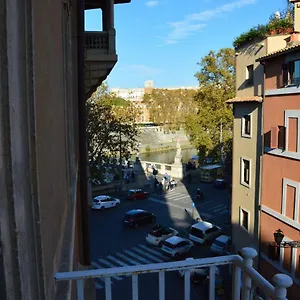 Finestra Su Castel Sant'angelo , Roma Italia